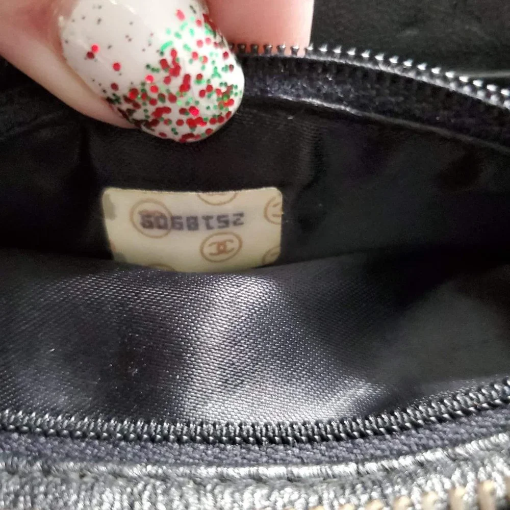 CHANEL Black Quilted Shoulder Bag - Picture 3 of 14